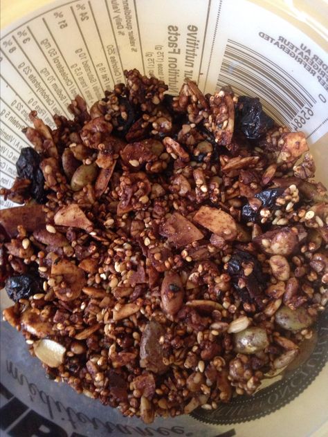 Quinoa and Steel-Cut Oats Crunchy Granola Steel Cut Oats Granola, Quinoa Breakfast Recipes, Crunchy Granola Recipe, Quinoa Oatmeal, Quinoa Recipes Breakfast, Savory Quinoa, Lemon Breakfast, Steel Cut Oats Recipe, Quinoa Granola