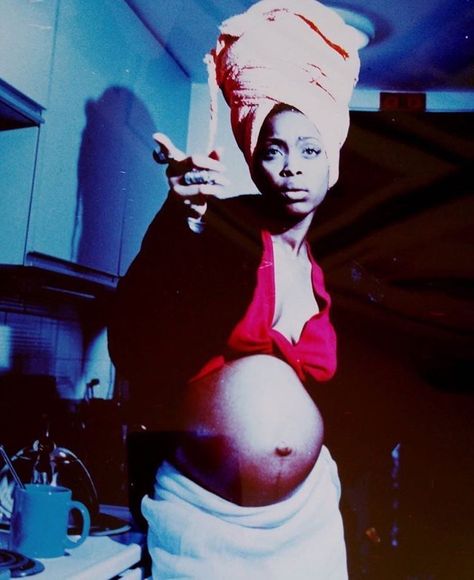 Erykah Badu Pregnant, Erykah Badu 2000s, Erakyuh Badu, Eryka Badu, Fat Belly, Flashback Friday, Erykah Badu, Vintage Black Glamour, Black Y2k