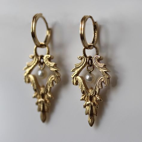 Look Medieval, Video Game Jewelry, Gold And Pearl Earrings, Game Jewelry, Zelda Ocarina Of Time, Fantasy Earrings, Ocarina Of Time, Jewelry Lookbook, The Legend Of Zelda