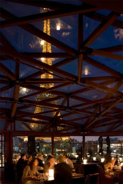 Paris Restaurants with Eiffel Tower view or city view. Eiffel Tower Restaurant, Torre Eiffel Paris, Best Restaurants In Paris, Paris Tour, Seine River, Restaurant Paris, Voyage Europe, Paris Restaurants, Paris Love