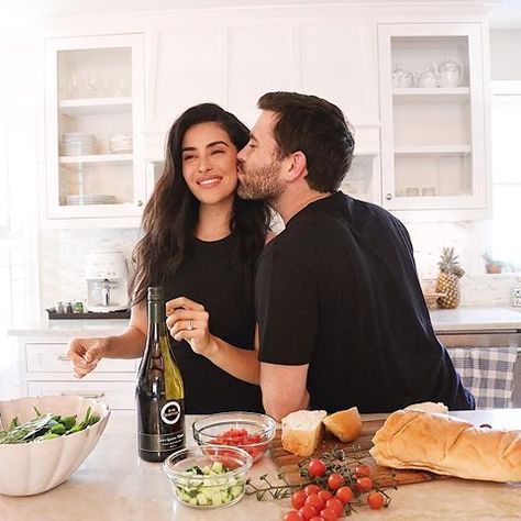 Sazan Hendrix (@sazan) • Instagram photos and videos Paleo Baked Chicken, Garlic Chicken Slow Cooker, Greek Grilled Chicken, Sazan Hendrix, Cucumber Sauce, Slow Cooker Chicken Tacos, Grilled Chicken Skewers, Creamy Garlic Chicken, Cauliflower Fried Rice