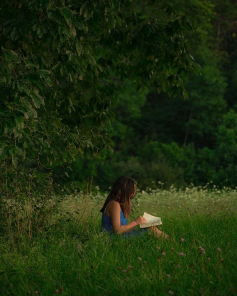 a golden hour senior shoot with miss @allison.crump + her Bible & bsf 🌅📸📖💌 • • • • Keywords: visual poetry, summer, pinterest, Indiana, couple photos, documentary style photography, Indiana photographer, vintage, storytelling photography, cinematic style photography, golden hour, summer photoshoot, Summer inspo, wildflowers, spring, senior photos, art, golden hour photos, pinterest inspo, Sunsets, vsco, senior 2025 photoshoot, • #photographer #photography #photo #photoshoot #photooftheday #re... Louisiana Senior Pictures, Dreamy Outdoor Photoshoot, Documentary Senior Pictures, Senior Photos Wildflowers, Photoshoot With Bible, Senior Photos With Books, Vintage Senior Photos, Indie Senior Pictures, Cinematic Senior Photos