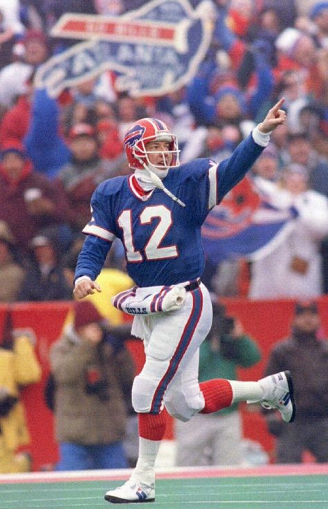 One of the all-time greats - Hall of Fame Quarterback for the Buffalo Bills - Jim Kelly. Buffalo Bills Pictures, Buffalo Bills Wallpaper, Bailey Core, Vintage Buffalo Bills, American Football Quotes, Nfl Legends, Nfl Wallpaper, Collage Football, Nfl Uniforms