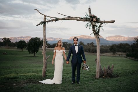 Wedding inspiration for Australian & New Zealand couples Arbor Alternatives Wedding Altars, Arbor Alternatives, Rustic Arbour, Arbour Ideas, Arbour Flowers, Branch Arch Wedding, Creative Wedding Centerpieces, Greenery Flowers, Rustic Farm Wedding