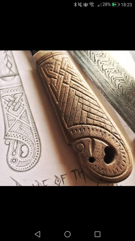 Viking Wood Carving, Escudo Viking, Viking Knotwork, Simple Wood Carving, Leather Working Patterns, Leather Tooling Patterns, Handcrafted Knife, Tooling Patterns, Native American Artwork