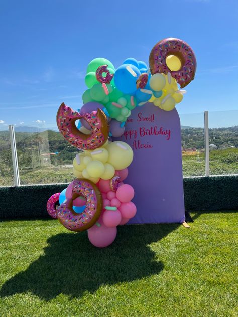 Donut Birthday Backdrop, Donut Theme Balloon Arch, Two Sweet Balloon Garland, Donut Balloon Arch, Donut Balloon Garland, Doughnuts Birthday, Candyland Backdrop, Donut Balloons, Balloon Garland Backdrop