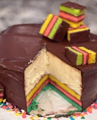 Hugs and Cookies XOXO - Hugs, Cookies and Lots of Cheesecake! ❤️ Rainbow Cookie Cheesecake Recipe, Rainbow Cookie Cheesecake, Recipe With Almond Paste, Rainbow Cookie Recipe, Rainbow Cookie Cake, Hugs Cookies, Rainbow Cookies Recipe, Cake With Rainbow, Rainbow Cheesecake