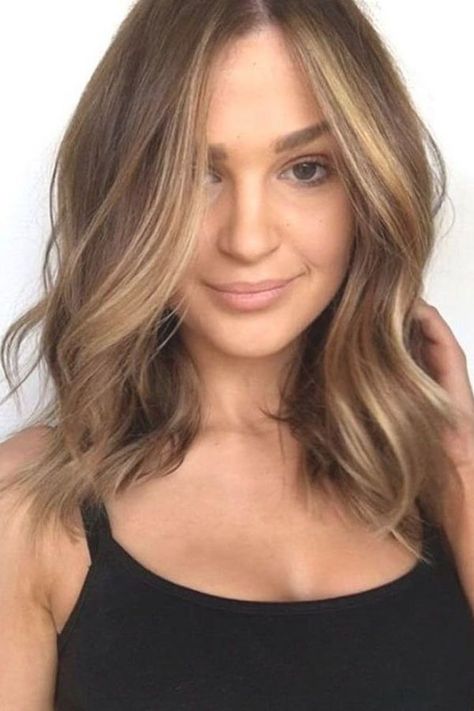 29 Trendy Choices for Brown Hair with Highlights Natural Highlights Brown Hair, Brown Hair Light, Natural Light Brown Hair, Trendy Highlights, Sandy Brown Hair, Mousy Brown Hair, Golden Highlights Brown Hair, Rambut Brunette, Few Highlights