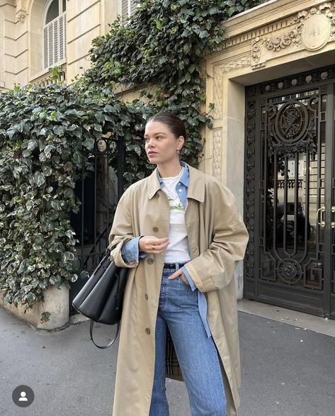 Elodie Romy, Trench Coat Outfit Ideas, Trench Coat Outfit Fall, Fall Trench Coat, Rainy Outfit, Coat Outfit Ideas, Artist Hue, Fall Trench, Trench Outfit