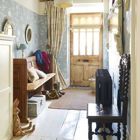 Elegant Georgian townhouse | Period Living Dark Hallway Decorating, Country Hallway, Cottage Hallway, Period Living, Georgian Townhouse, English Interior, Modern Country Style, 1930s House, English Country Decor