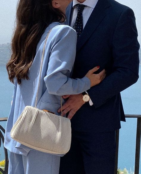 Old Money Husband Aesthetic, Old Money Blue Aesthetic, Blue Couple Aesthetic, Old Money Boyfriend, Luxury Relationship, Old Money Couple Aesthetic, Classy Lifestyle, Classy Couple, Shotting Photo