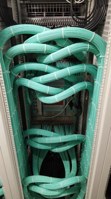 These images of proper cable management will make OCD geeks and IT managers… Structured Cabling, Network Engineer, Server Room, Wire Management, Network Cable, Home Network, Computer Network, Oddly Satisfying, Computer Case