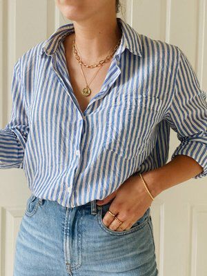 Checked Shirt Outfit Women, Shirt Outfits Women Casual, Blue And White Striped Shirt Outfit, Outfit Con Camisa, Blue Striped Shirt Outfit, Western Formal, Casual Confortable, Tourist Outfit, Style Année 80