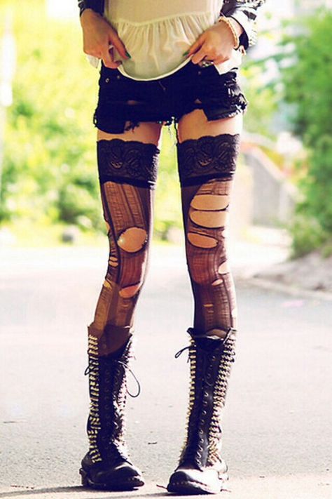 Ripped Tights, Scene Girl, Estilo Punk, Style Punk, Grunge Goth, Daryl Dixon, Norman Reedus, Mode Inspo, Garters