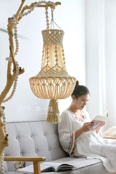 Macrame Lighting, Macrame Lamps, Macrame Pendant Light, Plant Holder Macrame, Macrame Chandelier, Pola Macrame, Macrame Home, Hantverk Diy, Macrame Lamp