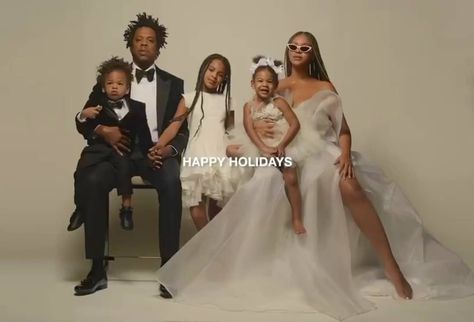 Beyonce Family Photoshoot, Beyonce Family, Matching Fits, Vogue Style, Carter Family, Beyonce Style, Family Photoshoot Outfits, Photos Inspo, Beyonce And Jay Z