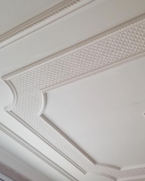 Round Ceiling Design, Ceiling Crown Molding, Plaster Ceiling Design, Pop Design For Roof, Gypsum Ceiling Design, Molding Ceiling, Simple Ceiling Design, Ceiling Trim, Simple Pop