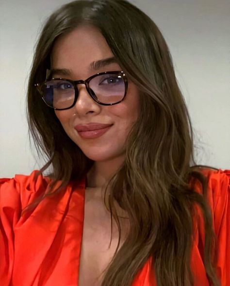 🇨🇦| Sarah 🐝🥀🎩🌋💀 on Instagram: “Hailee with glasses is 🥺 but also the afterlife video outfit 👀👀” Hailee Steinfeld Style, Kate Bishop Hawkeye, Kate Bishop, Amanda Bynes, Chloe Grace Moretz, Hailee Steinfeld, Elle Fanning, Gal Gadot, Celebrities Female