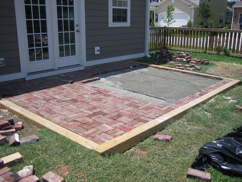 Reclaimed Brick Patio, Diy Brick Patio, Brick Patio Ideas, Small Brick Patio, Diy Concrete Patio, Sunken Patio, Cement Patio, Concrete Patios, Brick Patio