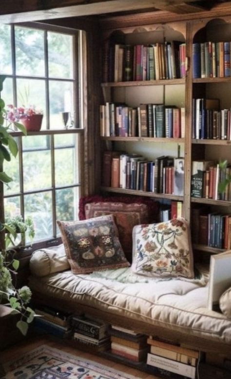 Home Reading Nook Ideas, Reading Nook Dark Academia, Home Book Nook Ideas, Unique Vintage Home Decor, Bedroom Bookcase Ideas Aesthetic, Cottage Sitting Room Ideas, Cottage Core Library Room, Cozy Old Home, Cozy Cottage Home Decor