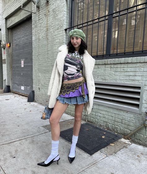 Adrienne Reau, Sketchbook Draws, Outfits With Socks, Chinese Street Style Fashion, Styling Jackets, Skirt Streetwear, Swaggy Outfits, Skirt Outfit, Everyday Outfit