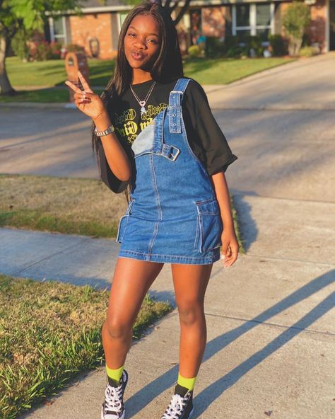 Short Overalls Outfit, Overall Shorts Outfit, Gender Reveal Outfits, Outfit Black Women, Overalls Outfit, Mini Dress Outfits, Black Overalls, Shorts Outfit, Overall Dress