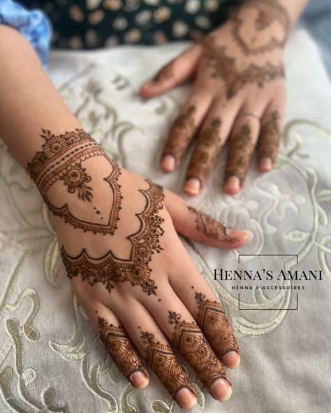 Henna floral 🤍 #henna #henne #hennaday #mariage #wedding Henna Floral, Ideas For Wedding Ceremony, Mehndi Ideas, Floral Henna, Henna Ideas, Henna Tattoos, Wedding Tattoos, Ideas For Wedding, Dee Dee