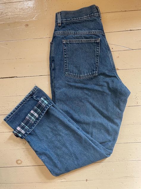 Classic early 2000s L.L. Bean flannel lined jeans in blueberry plaid. Midrise. Some fading at the knees. Otherwise in excellent condition.  Marked a womens 12 - please see measurements.  Waist 16" Rise 12" Hip up to 21" Inseam 31" Jean Mom, Flannel Lined Jeans, Vintage Ll Bean, Fall Denim, Lined Jeans, Hip Ups, Jeans Mom, Early 2000s, L L Bean