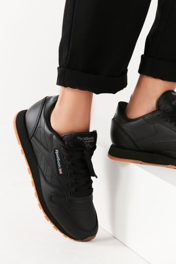 Reebok Classic Leather Sneaker Black Reebok Classic Outfit, Reebok Classic Leather Outfit, Reebok Classic Outfit, Reebok Classic Leather Black, Reebok Classic Leather Sneakers, Sneakers Trendy, Black Reebok, Reebok Classic Leather, Reebok Black