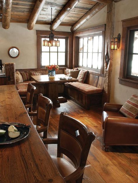 Country Kitchens from Larry Pearson on HGTV....Corner Bench Seating (constructed from pallets or barnwood) Corner Kitchen Table, Corner Breakfast Nook, Rustic Breakfast, Built In Bench Seating, Corner Bench Seating, Ranch Kitchen, Nook Table, Kitchen Breakfast Nooks, Cabin Kitchens