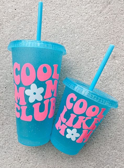 Keeps my beverages ice-cold all day, even in the summer heat Cute Cricket Cup Ideas, Cup Personalization Ideas, Cute Vinyl Decals For Cups, Plastic Cup Vinyl Ideas, Custom Cups Vinyl, Cricut Cold Cup Ideas, Vynil Cup Designs, Vinyl Cold Cup Ideas, Mothers Day Cups Vinyl