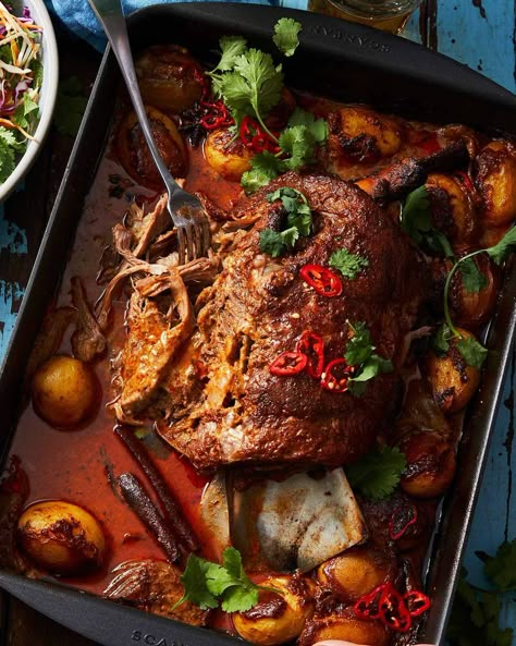 5 Minute Fall-apart Massaman Lamb Shoulder Lamb Meals, Tin Eats, Lamb Shoulder Roast, Christmas Soup, Weekend Recipes, Christmas Salads, Massaman Curry, Lamb Shoulder, Lamb Curry