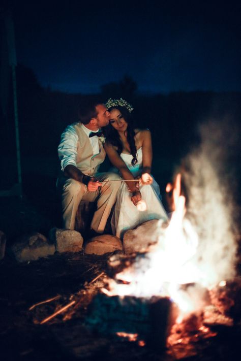 Camping Wedding Theme, Campsite Wedding, Bonfire Wedding, Outdoor Poses, Backyard Wedding Photography, Ocean Wedding, Fancy Wedding Dresses, Camp Wedding, Posing Guide