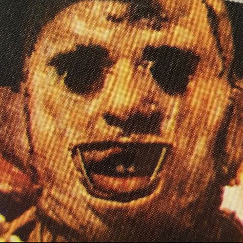 Leather Face Scary Movie, Bubba Sawyer Leatherface, B Horror Movies, Leatherface Aesthetic, Horror Movie Pictures, Slasher Pfp, Horror Pfp, Bubba Sawyer, Comedy Mask