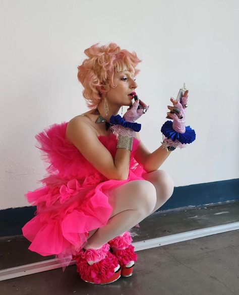 Effie Trinket✨ • • • #milanocomicsandgames #effietrinket #hungergames #effietrinketcosplay Effie Trinket Halloween Costume, Effie Trinket Costume, Effie Trinket, Halloween Inspo, Halloween Ideas, Trick Or Treat, Halloween Costume, Halloween Costumes, Fan Art