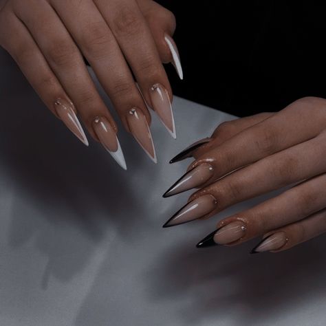 Simple Stiletto Nails, French Stiletto Nails, Pointy Nail Designs, White Stiletto Nails, Old Money Nails, Rave Nails, Black French Nails, Acrylic Nails Stiletto, Money Nails