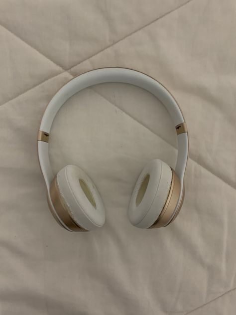 White Beats Headphones Aesthetic, White Beats Aesthetic, Beat Headphones, Beats Aesthetic, Beats Headphones Aesthetic, Headphones Aesthetic, Christmas Lists, Wishlist 2024, White Headphones