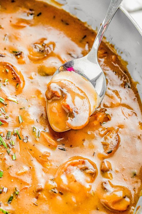 Gravy No Drippings, Chicken Gravy From Broth, Easy Gravy Recipe, Easy Holiday Side Dishes, Mushroom Gravy Recipe, Homemade Stuffing, Cream Of Mushroom Soup, Cream Of Mushroom, Turkish Food