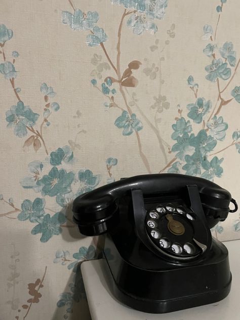 Vintage Phones Aesthetic, Dial Phone Aesthetic, 80s Phone Aesthetic, Old Phone Aesthetic Vintage, Rotary Phone Aesthetic, Old Telephone Aesthetic, Vintage Telephone Aesthetic, Vintage Phone Aesthetic, 90s Telephone