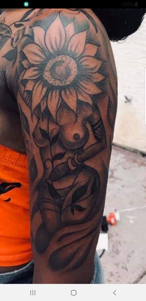 Afro Tattoo, Black People Tattoos, Women's Shoulder Tattoo, Sunflower Tattoo Sleeve, Sunflower Tattoo Shoulder, Flower Thigh Tattoos, Hand Tattoos For Girls, Girls With Sleeve Tattoos, Black Girls With Tattoos