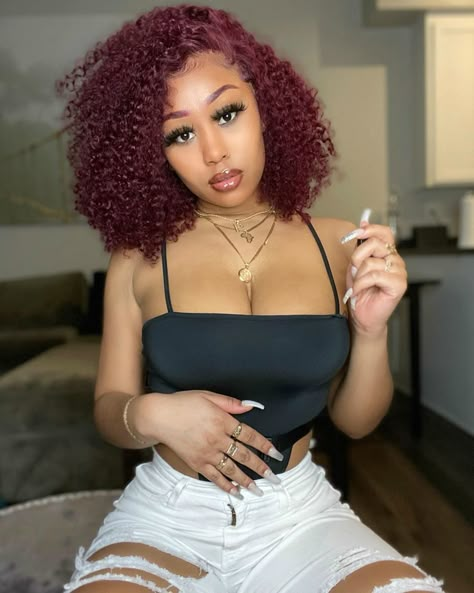 Dark Skin Dyed Hair, Red Hair On Light Skin, Red Hair On Dark Skin, Cherry Red Hair Color, Burgundy Curly Hair, Red Hair Color Ideas, Red Hair Looks, Cherry Red Hair, Shades Of Red Hair