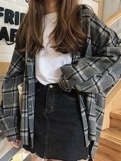 Flannel Outfits Korean, Dress And Flannel Outfit, Vintage Flannel Outfits, Outfit Ideas Korean Skirts, Black Flannel Outfit, Outfit Ideas Korean Casual, Fashion Outfits Korean Style, Flannel Outfits Men Streetwear, Plaid Flannel Outfit