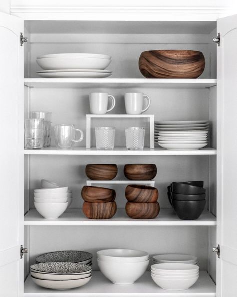 Koti Diy, Instagram Kitchen, House Organisation, Kitchen Organization Pantry, Kitchen Organisation, Home Organisation, Pantry Design, Minimalist Kitchen, Pantry Organization