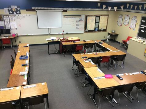 Liz Triggs' 3rd grade classroom at Evergreen Elementary has a new seating arrangement this week! Go Hawks! Classroom Desk Arrangement, Classroom Floor Plan, Small Classroom, Classroom Seating Arrangements, Desk Arrangements, Classroom Arrangement, Seating Plans, Classroom Desk, Classroom Seating