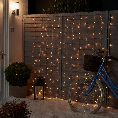 Winter Twinkle Lights, Christmas Lights On Fence Outdoor, Christmas Lights On Fence, Fence Christmas Decorating Ideas, Patio Christmas Lights, Reed Fencing, Christmas Toy Soldiers, Christmas Balcony, Masculine Room