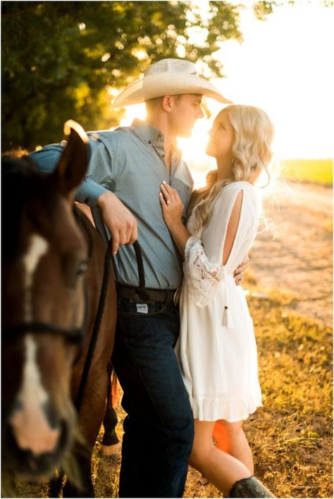 Engagement Photos With Horses, Couple Horse Photography, Horse Engagement Photos, Photos With Horses, Western Engagement Pictures, Pecan Orchard, Country Engagement Photos, Western Engagement Photos, Mode Country