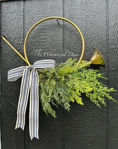 Brass Wreath Ring Ideas, French Horn Wreath, French Horn Christmas Wreath, Christmas Horn Decor, French Horn Christmas Decor, Vintage Brass Horn Christmas Decor, Xmas Decorations Outdoor, Christmas Piano, Minimal Christmas