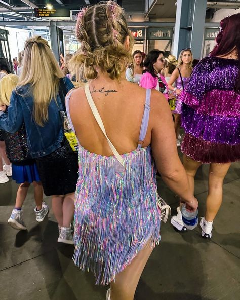 festival outfits Eras Tour Hair Ideas Updo, Concert Hairstyles Taylor Swift, Taylor Swift Eras Hairstyles, Era Tour Hairstyles, Taylor Swift Eras Tour Hair, Taylor Swift Hairstyles Concert, Taylor Swift Concert Hair, Taylor Swift Concert Hairstyles, Eras Tour Hairstyles