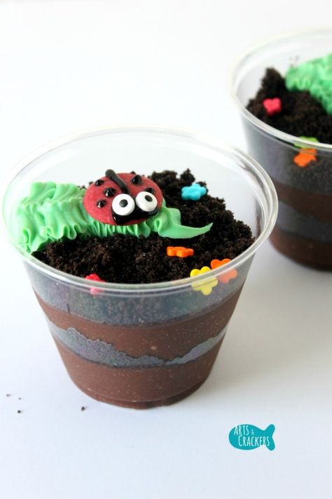 Ladybug Snacks, Oreo Dirt Cups, Animal Party Food, Animal Themed Food, Easy Desserts For Kids, 1st Birthday Foods, Dirt Dessert, Animal Themed Party, Theme Snack