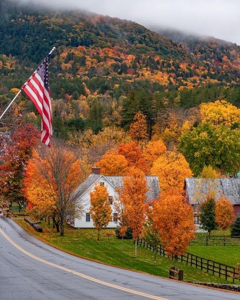 Fall Scenes, England Aesthetic, Fall Pics, New England Fall, Autumn Magic, Fall Country, Fall Is In The Air, Seasons Autumn, Country Church